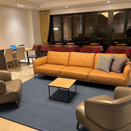Jinhae Intercity Hotel Чангуон Екстериор снимка