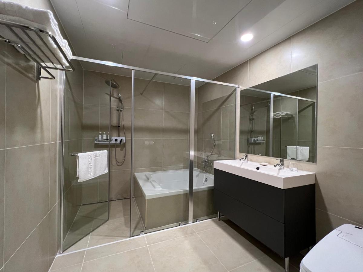 Jinhae Intercity Hotel Чангуон Екстериор снимка