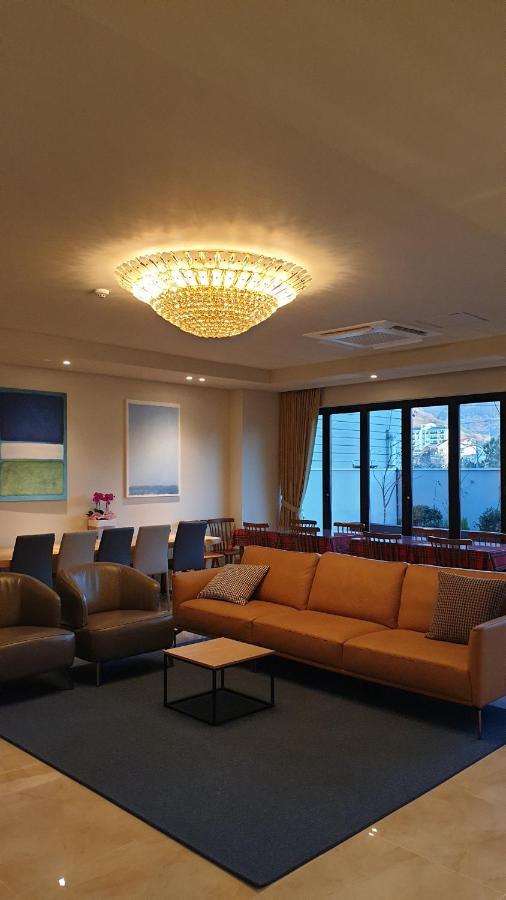 Jinhae Intercity Hotel Чангуон Екстериор снимка