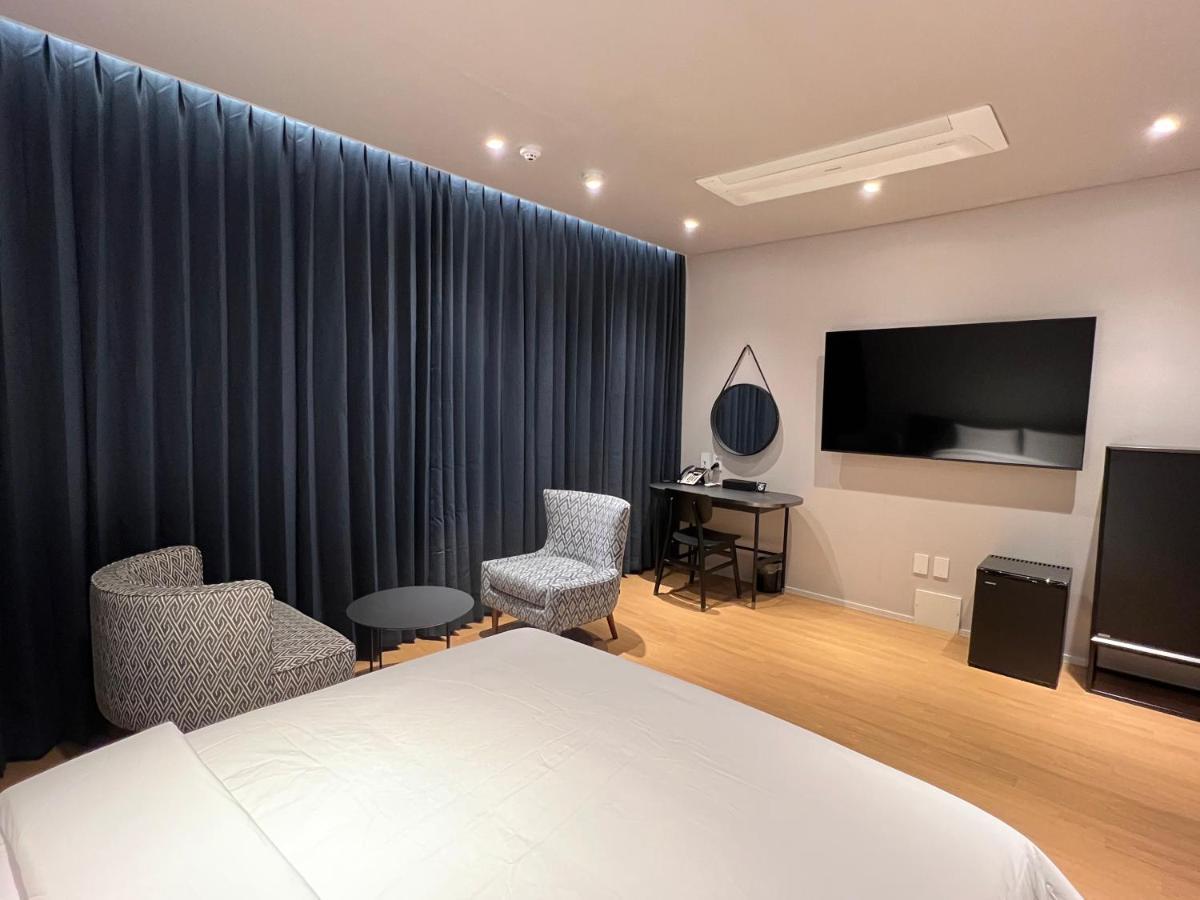 Jinhae Intercity Hotel Чангуон Екстериор снимка