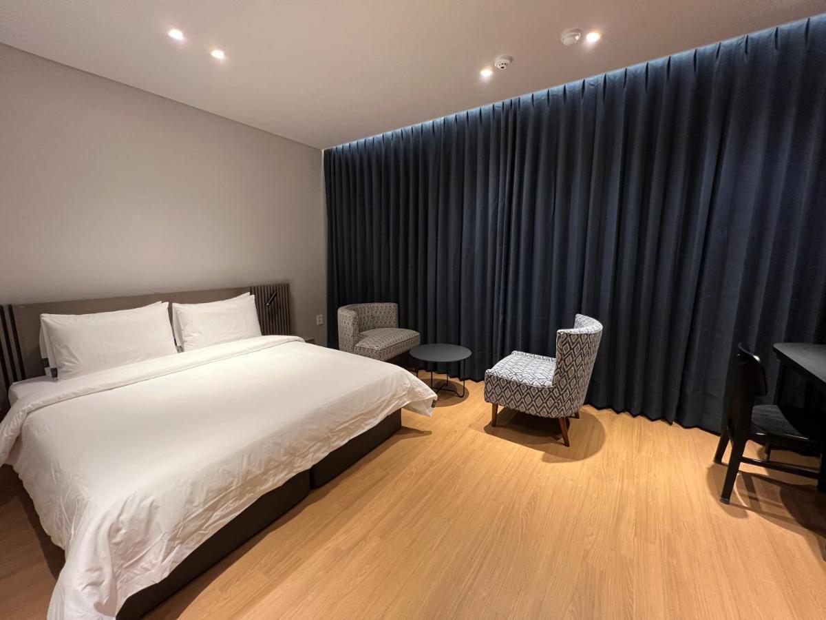 Jinhae Intercity Hotel Чангуон Екстериор снимка