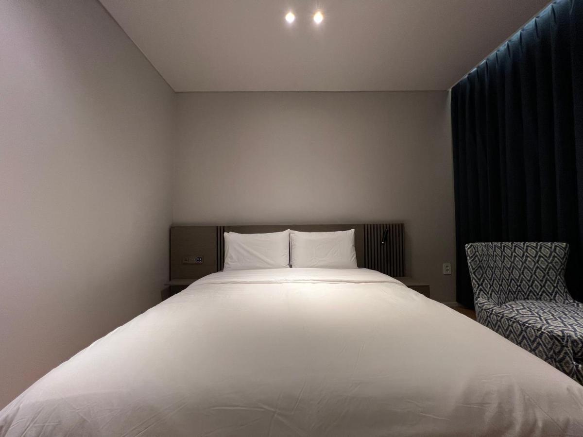 Jinhae Intercity Hotel Чангуон Екстериор снимка