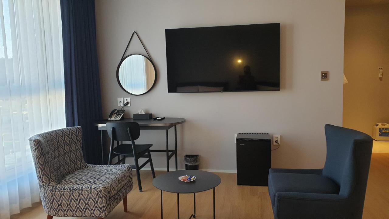 Jinhae Intercity Hotel Чангуон Екстериор снимка