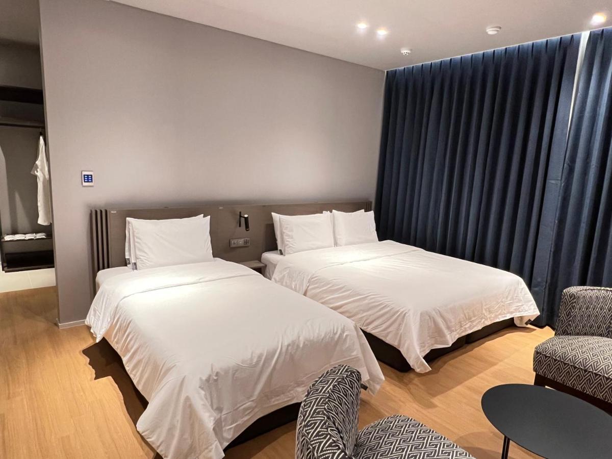 Jinhae Intercity Hotel Чангуон Екстериор снимка